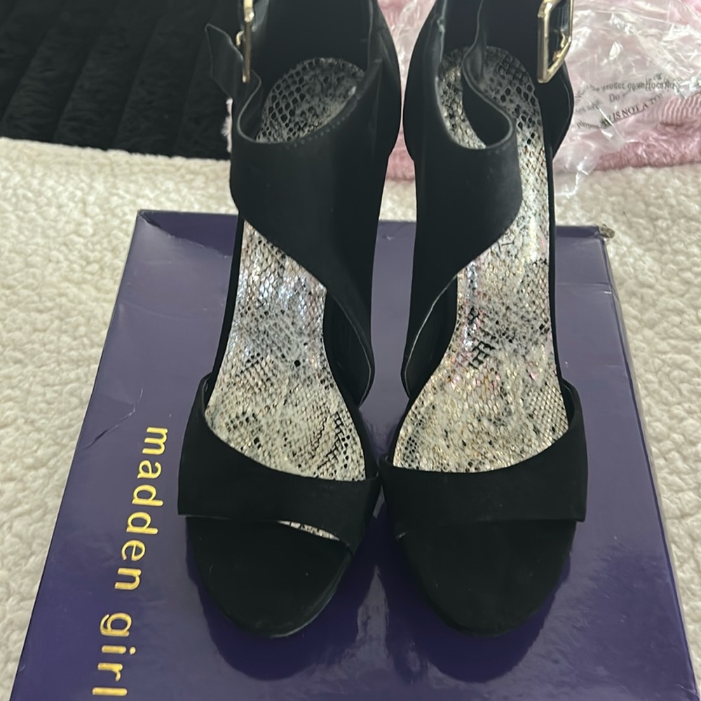 Steve Madden. Size 8.5
